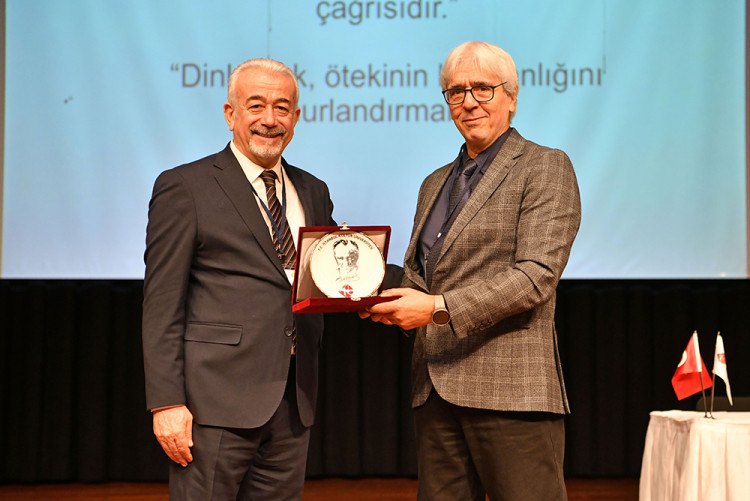 "Bağımlılıktan Özgürlüğe Duyarlı Okul İklimi Zirvesi"