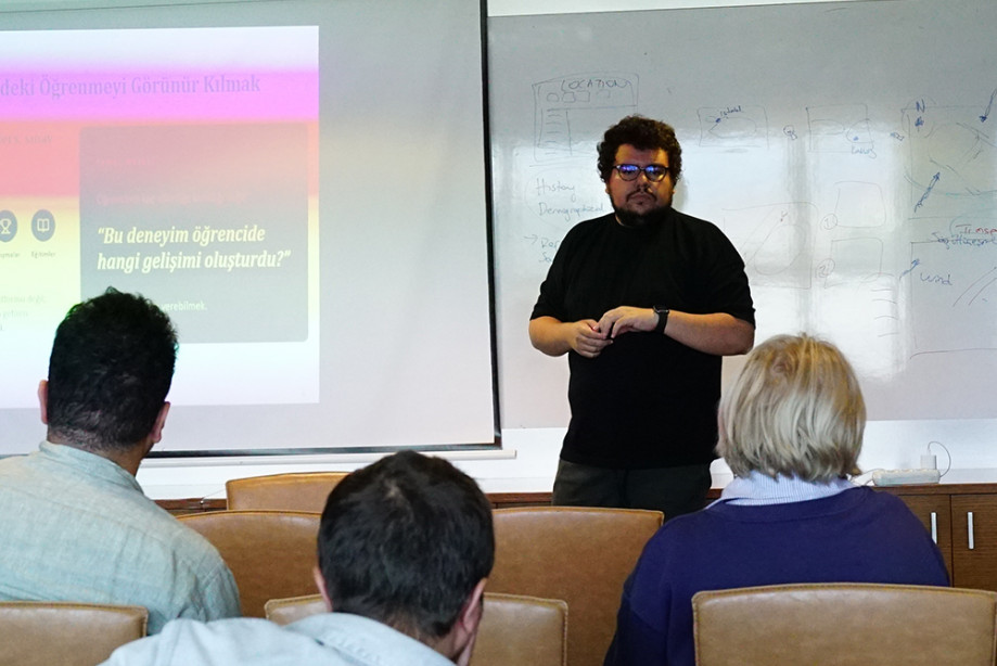 "İKÜ’de Akademisyen Olmak: Öğrenme Deneyimi, Akademik Kültür ve Dijital Ekosistem"